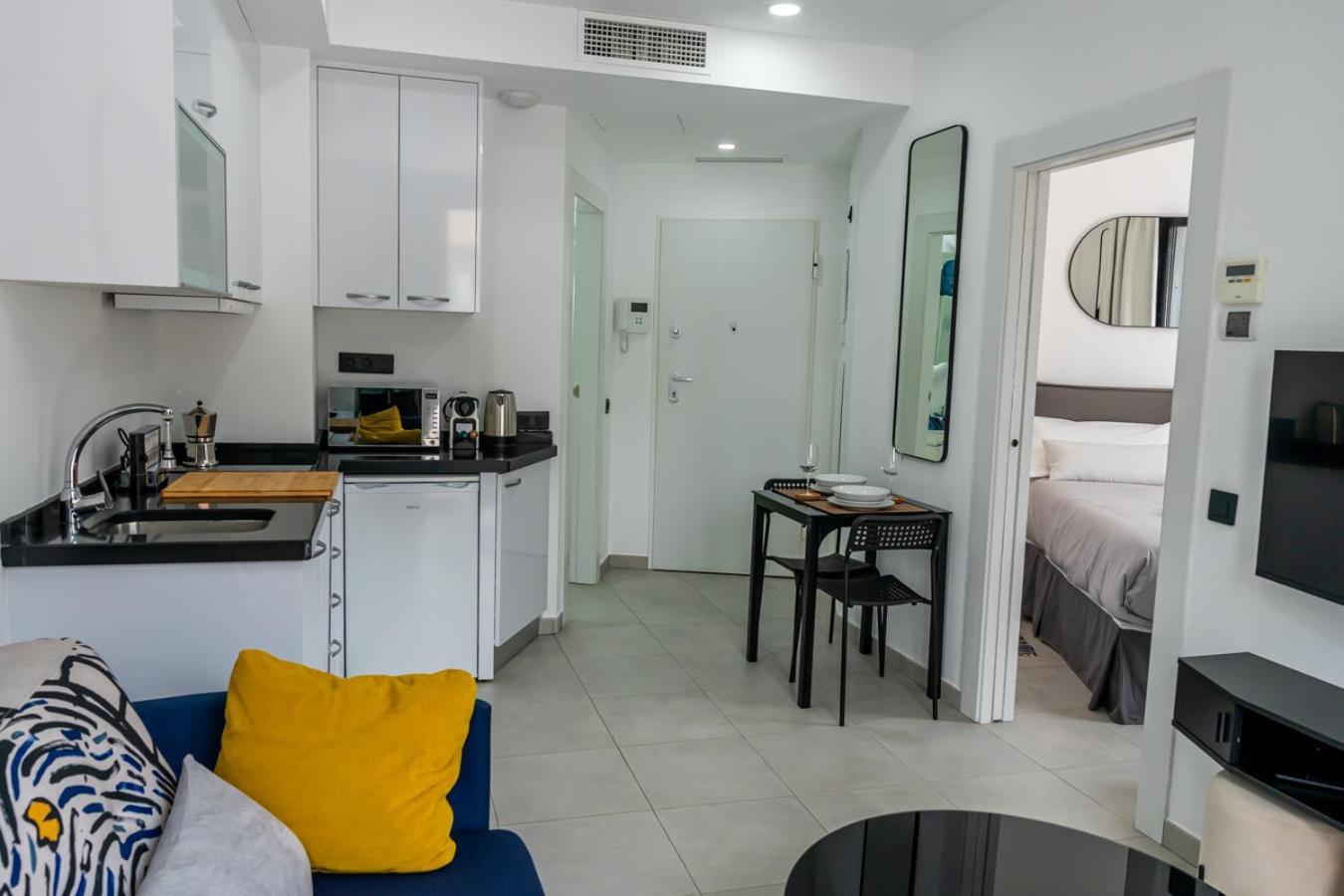 Modern Wave Escape Apartment With Private Parking And Rooftop Pool By Namaste Elite Torremolinos Buitenkant foto