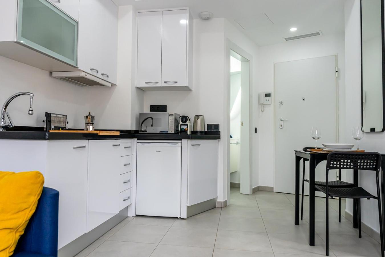 Modern Wave Escape Apartment With Private Parking And Rooftop Pool By Namaste Elite Torremolinos Buitenkant foto